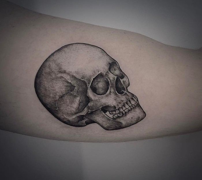 Skull Tattoo by Melina Casteletto 